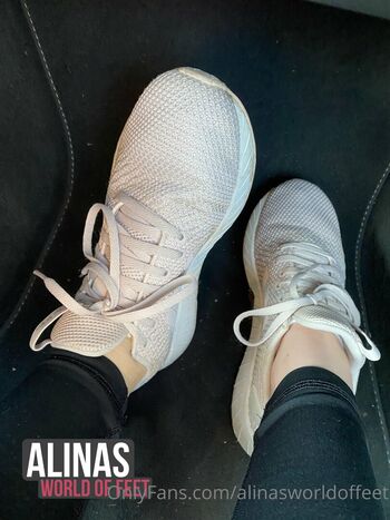 alinasworldoffeet