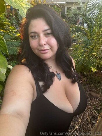 curvy-goddess
