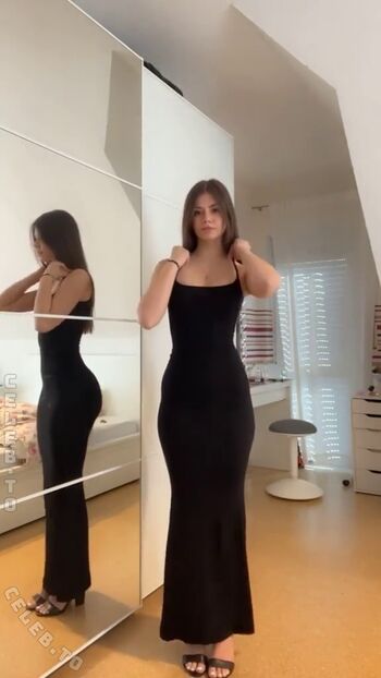 Emilyssworld nua leaked private content