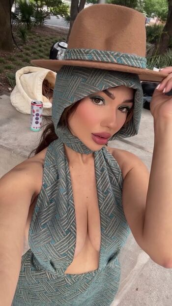 Melanie San Roman