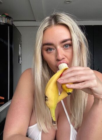 Theelfie/ leaked private content
