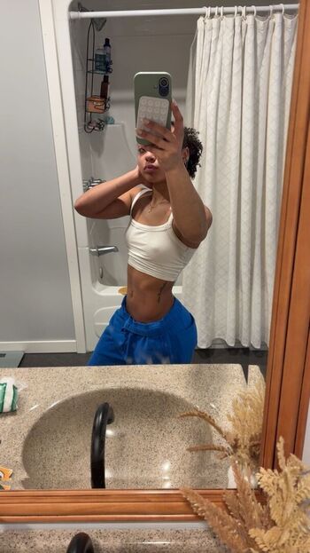 Alexandrabiancaaa/ leaked private content