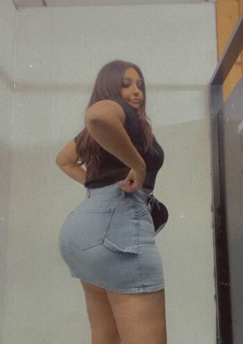 Momorianyan/ leaked private content
