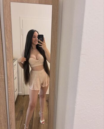 Ellie thumann/ leaked private content
